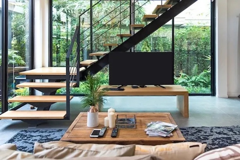 Desain Tangga Leter L, Solusi Tepat Menghemat Ruangan