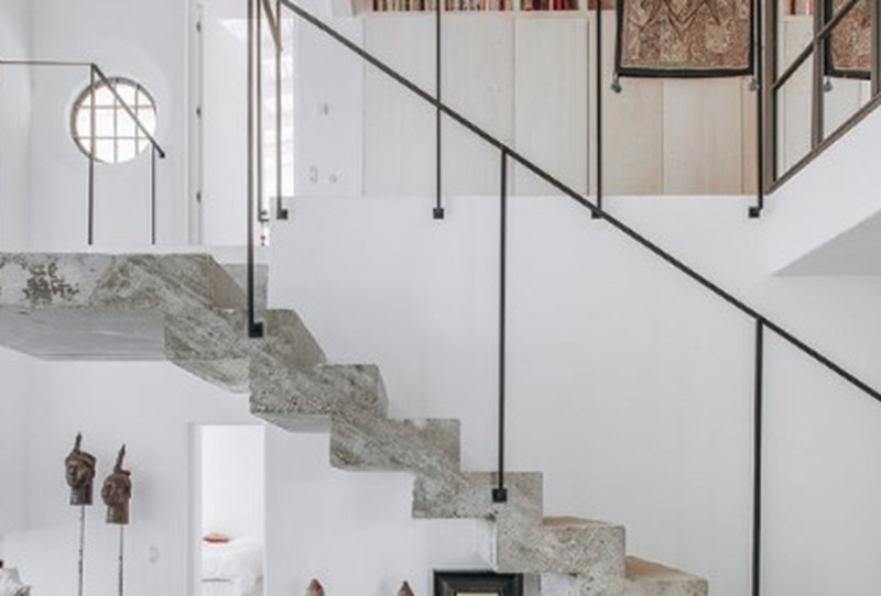 Desain Tangga Mezzanine yang Cocok untuk Hunian Minimalis-Tangga dengan Storage di Bawahnya